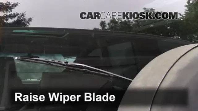 1998 Land Rover Discovery LSE 4.0L V8 Windshield Wiper Blade (Rear) Replace Wiper Blade